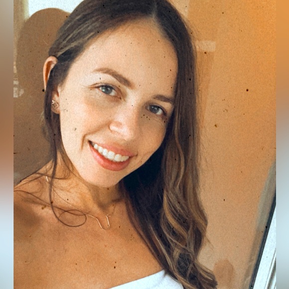 Meet your Posher, Ana - Picture 1 of 1